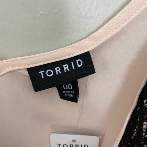 Torrid Peach Blush Pink button front Camisole Black Lace SZ 00 - Picture 3 of 9